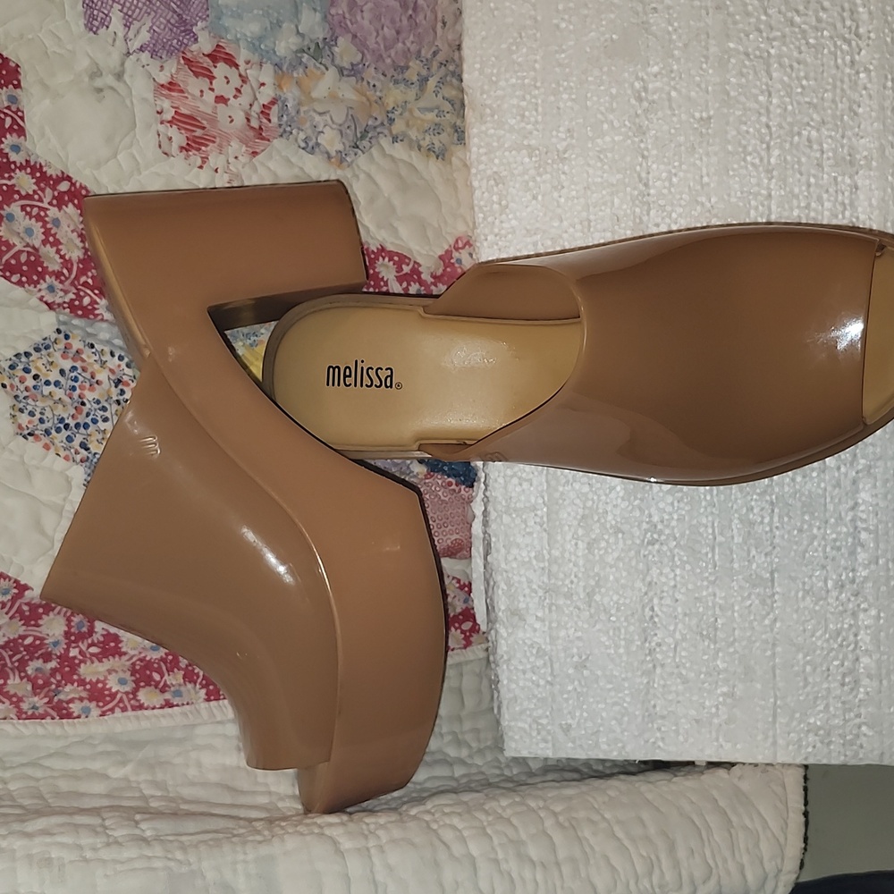 Melissa  size 9 scented  2.5 in stripper  heels/ pumps?